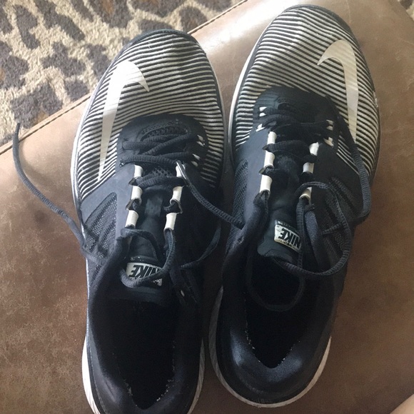 Nike Shoes - Very worn Nike tennis shoes